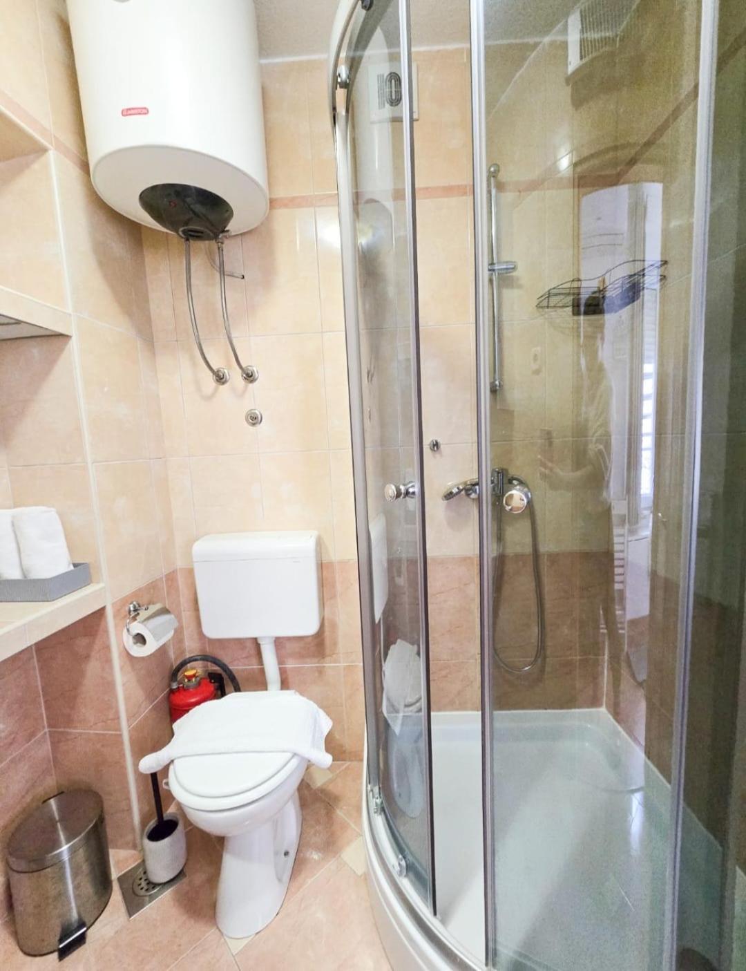 באסקה וודה Private Bedroom With Bathroom מראה חיצוני תמונה